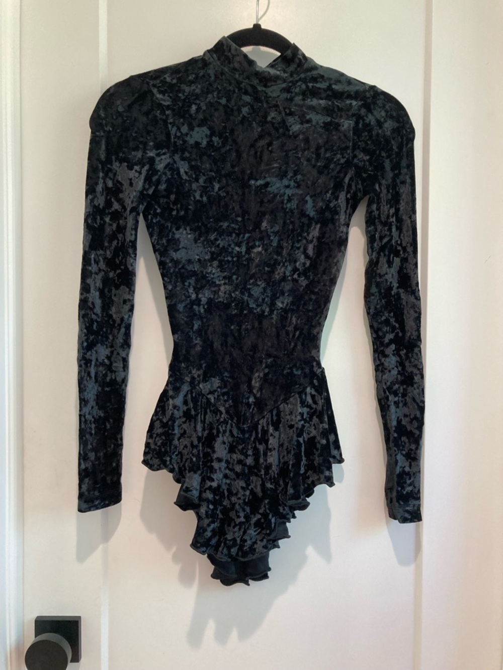 🖤⛸️ Vintage adult XS black crushed velvet figure skating dress